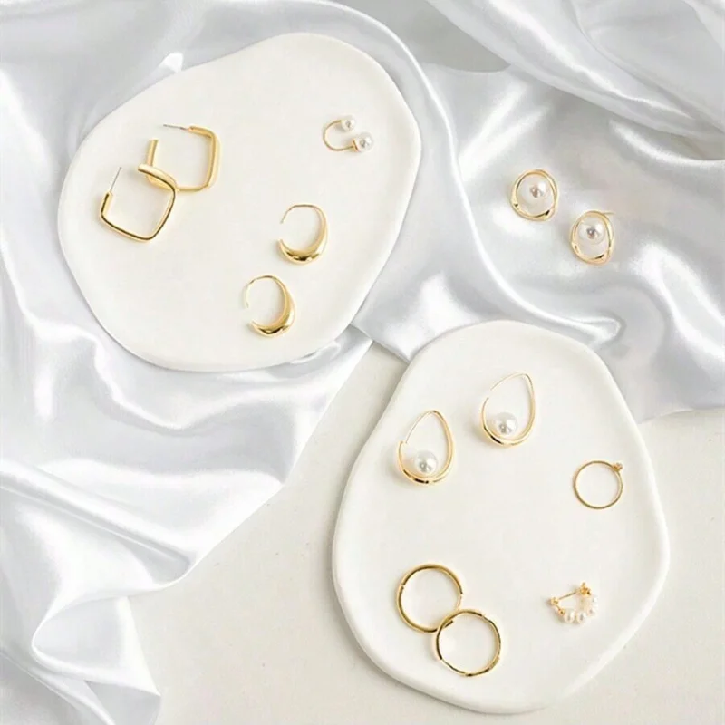 Travertine Tray Oval - 1PC Elegant สีขาวถาดเครื่องประดับที่สมบูรณ์แบบสําหรับจัดระเบียบแหวนต่างหูสร้อยคอสร้อยข้อมือทนทานสไตล์เครื่องประดับ ﻿ ถาด